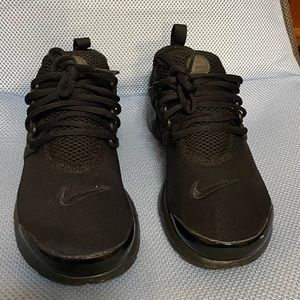 Nike prestos triple black
